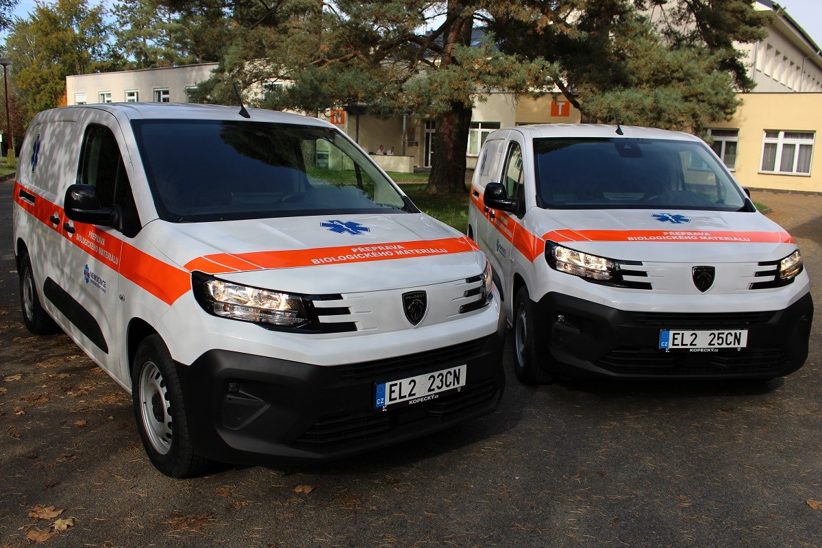 Vozový park Nemocnice Pardubického kraje doplnily nové elektromobily