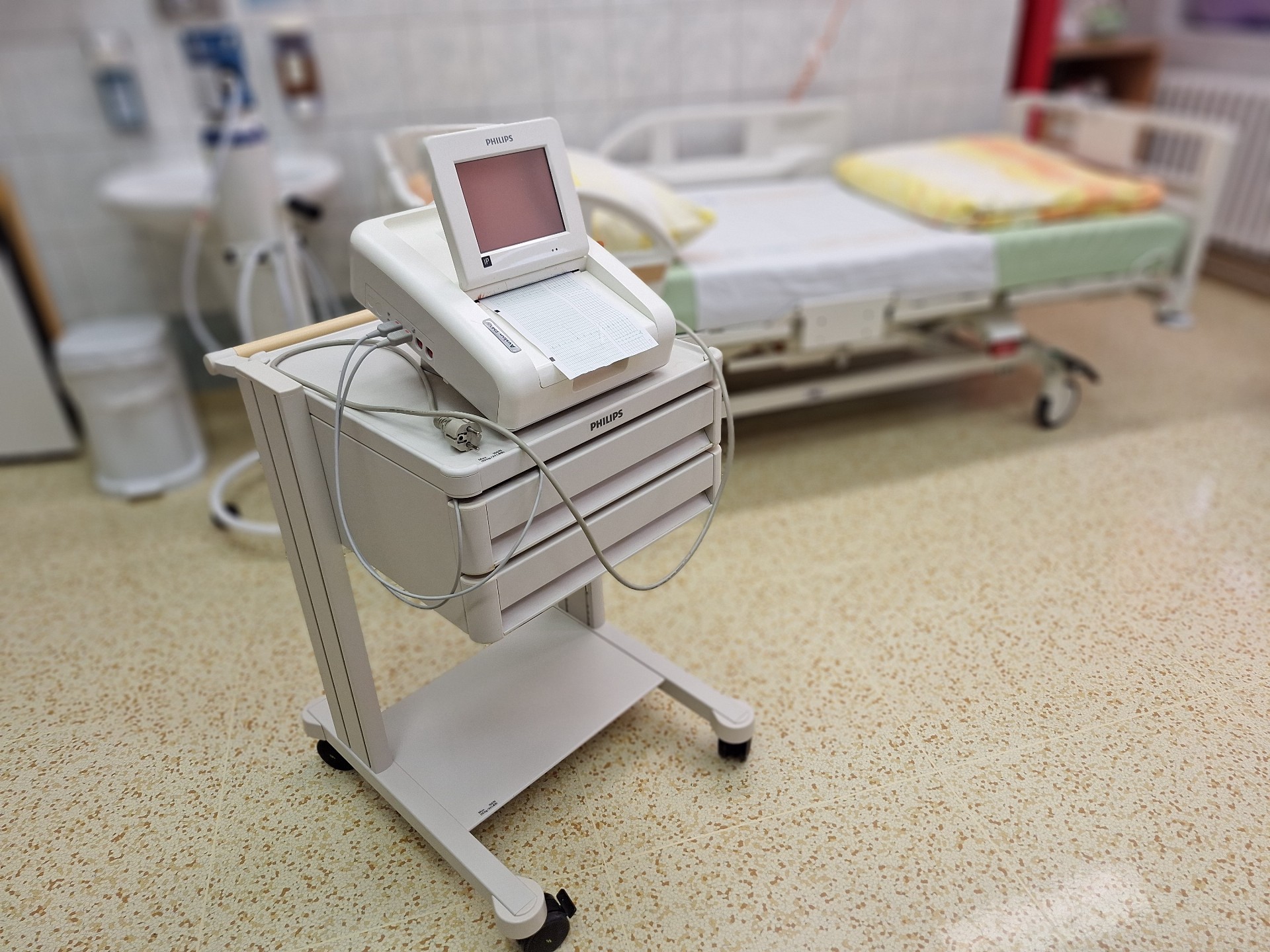 Nový fetální monitor i laboratorní vybavení získaly nemocnice díky daru